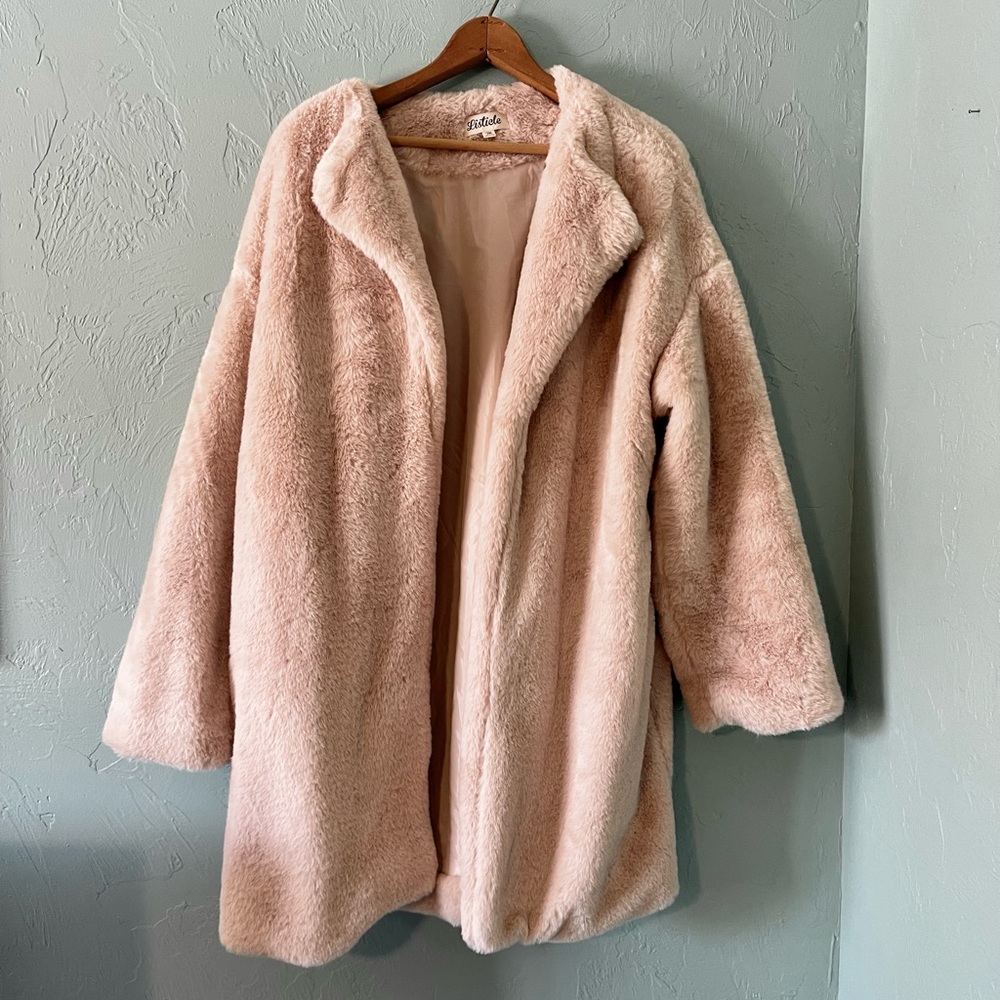 Super tan soft faux fur coat. Medium